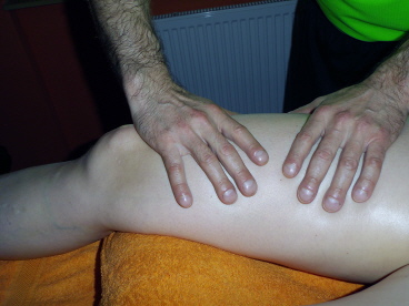 Oberschenkelmassage in der Ganzkörper Massage Deluxe